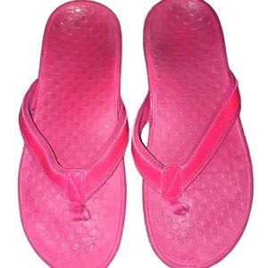 Vionic pink arch support flip flops